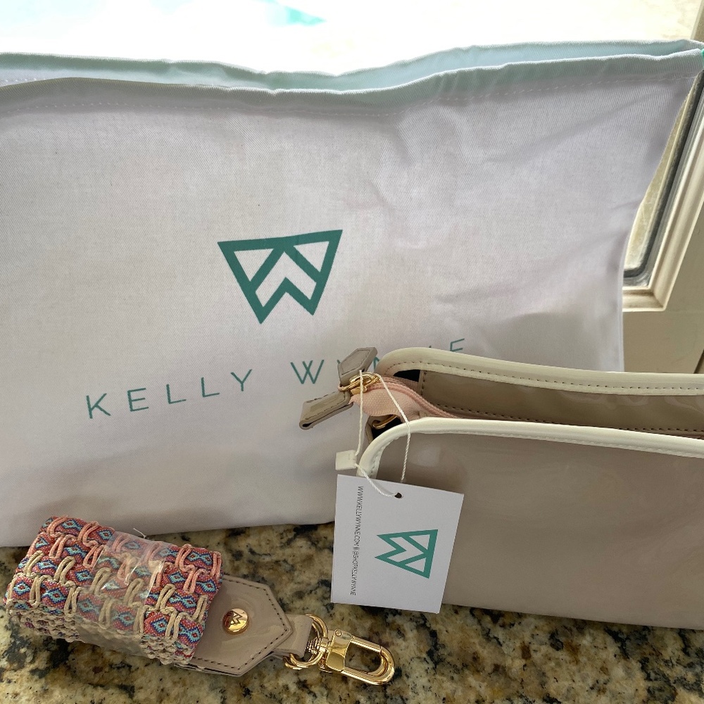 NWT Kelly Wynne crossbody/cosmetic bag